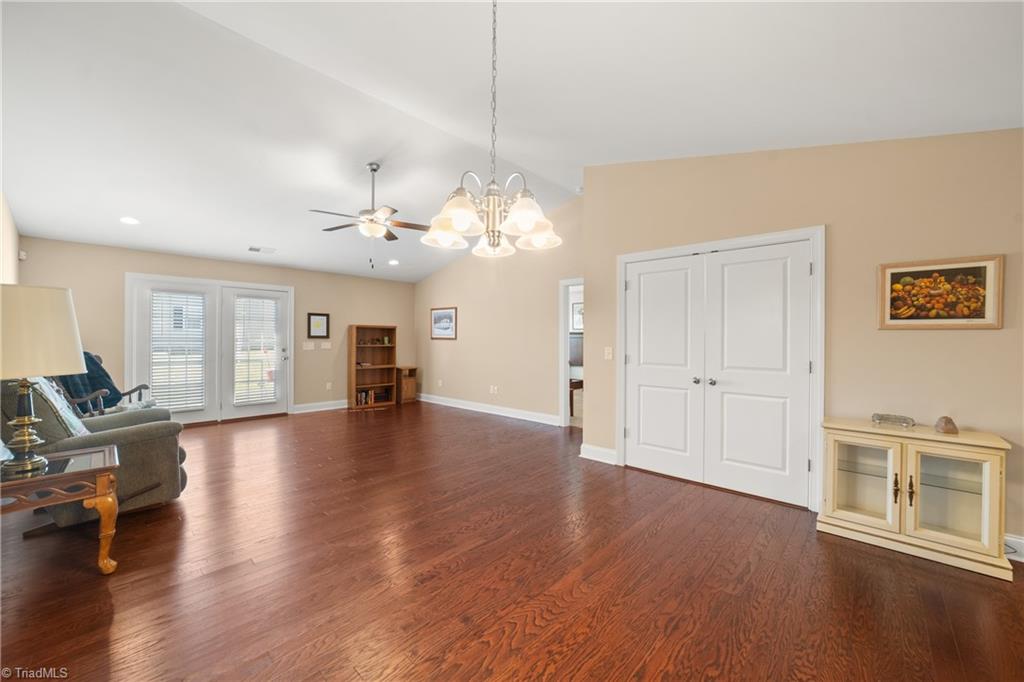 204 Oak Ridge Drive Property Photo 10
