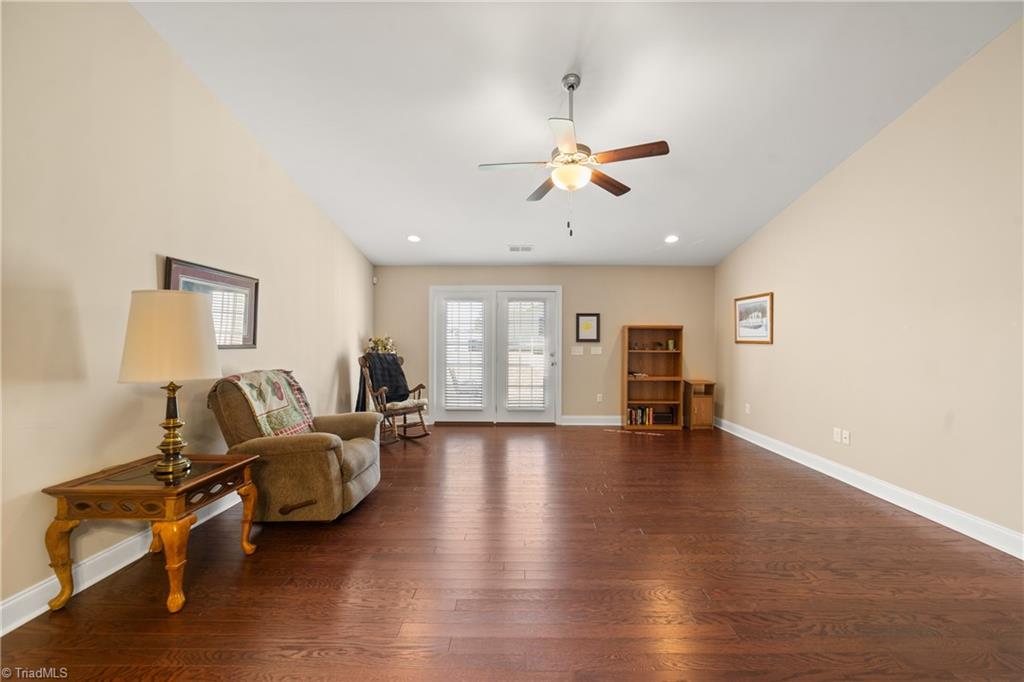 204 Oak Ridge Drive Property Photo 12