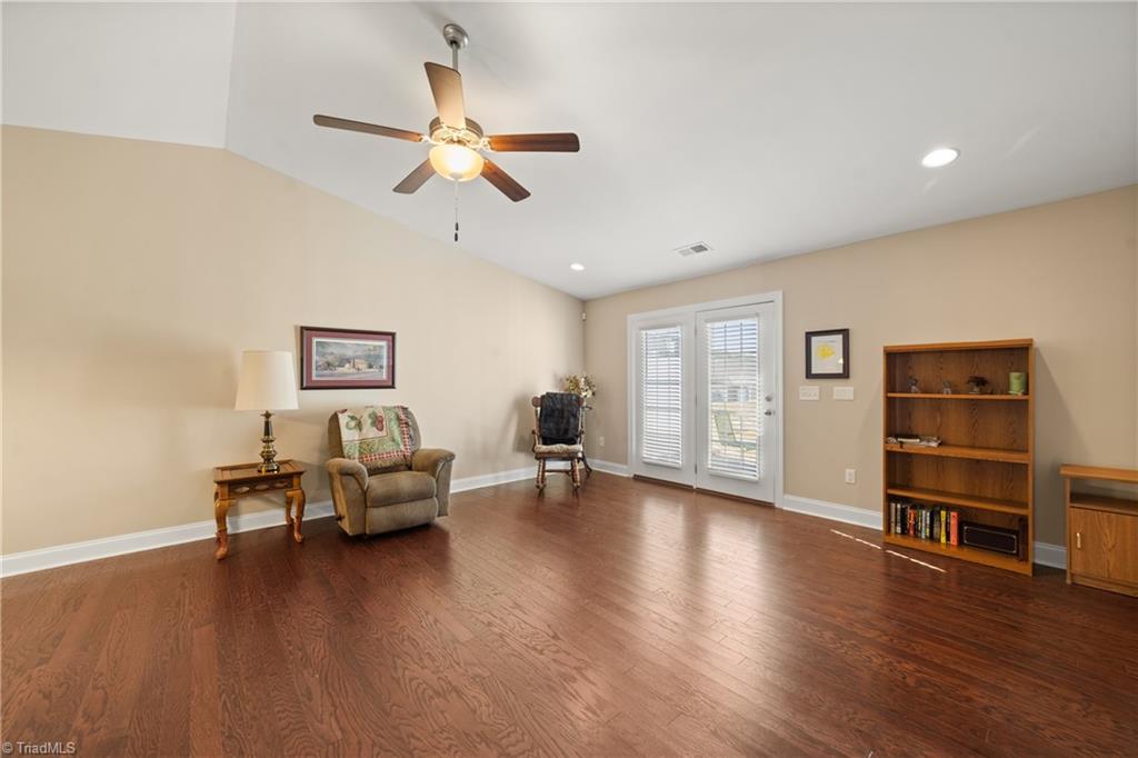 204 Oak Ridge Drive Property Photo 14