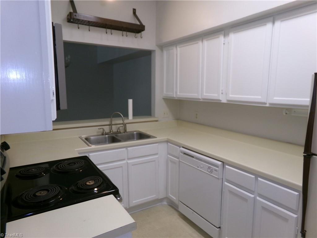 352 Meadows Circle Property Photo 3