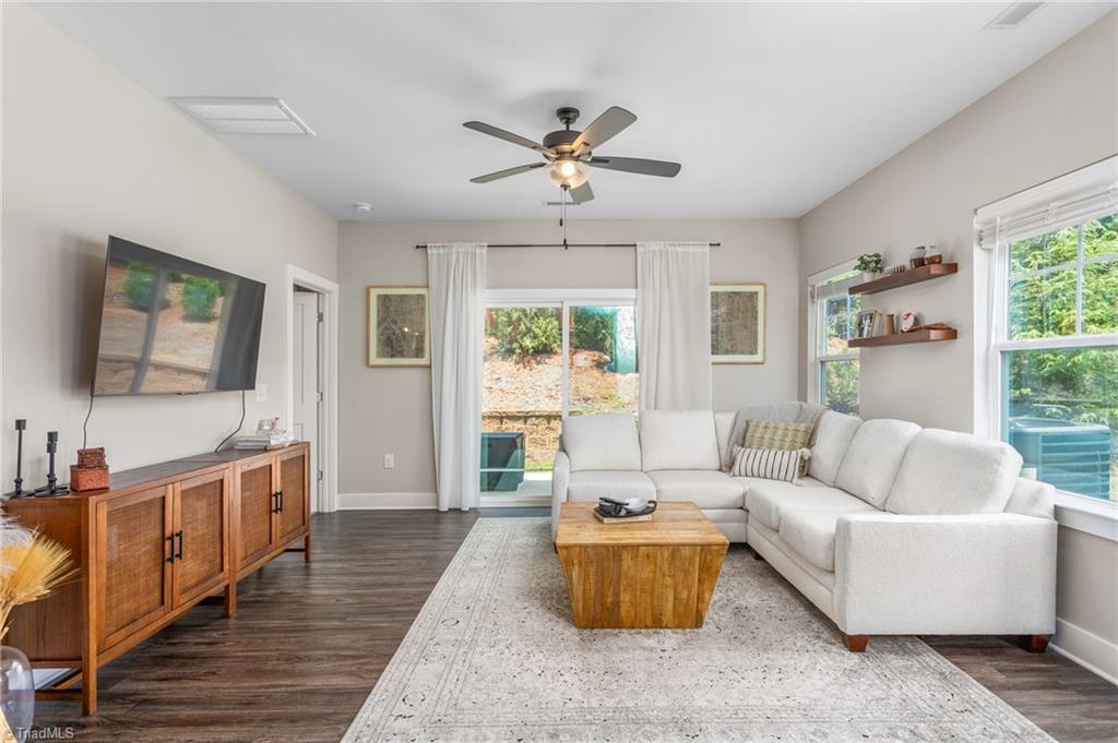 935 Cannon Crossing Circle Property Photo 4