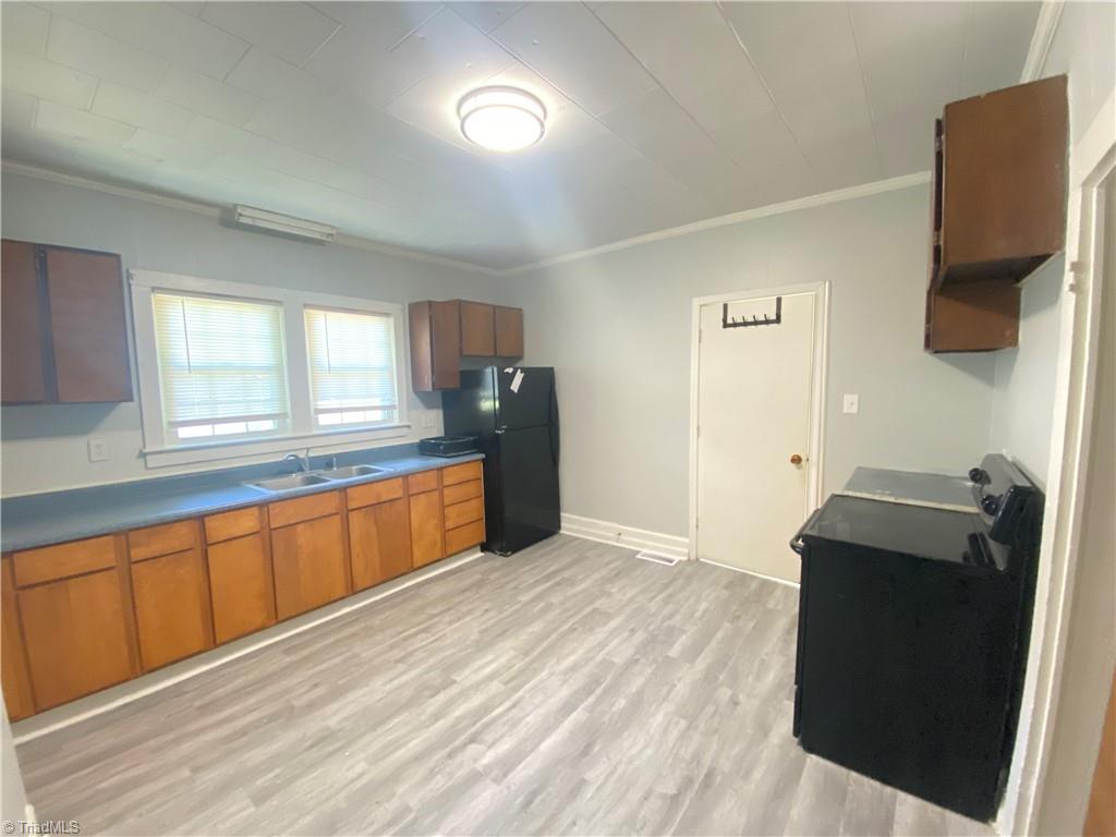 957 Harris Street Property Photo 8