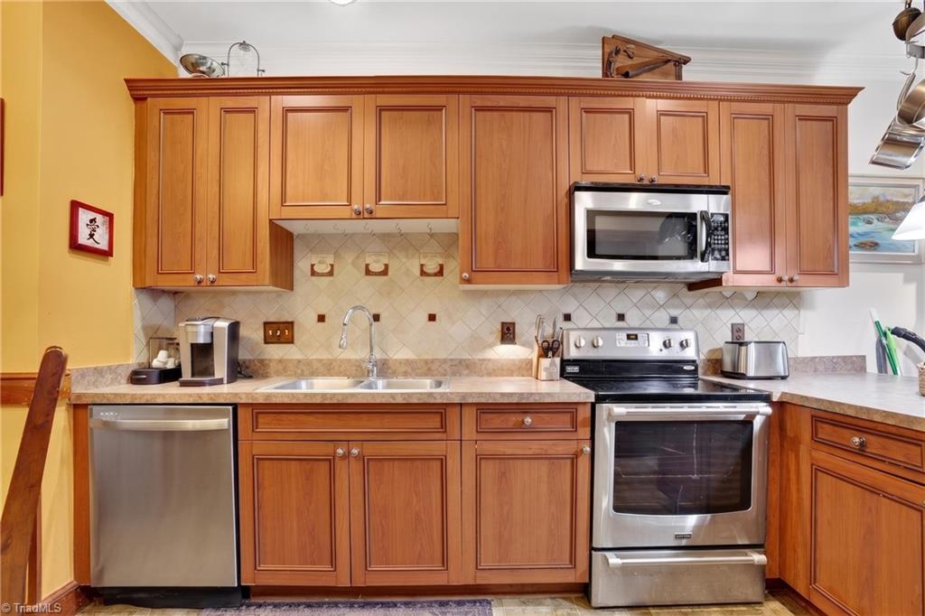 8 Nandina Drive Property Photo 2