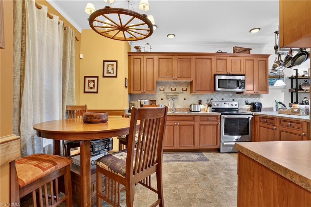 8 Nandina Drive Property Photo 4
