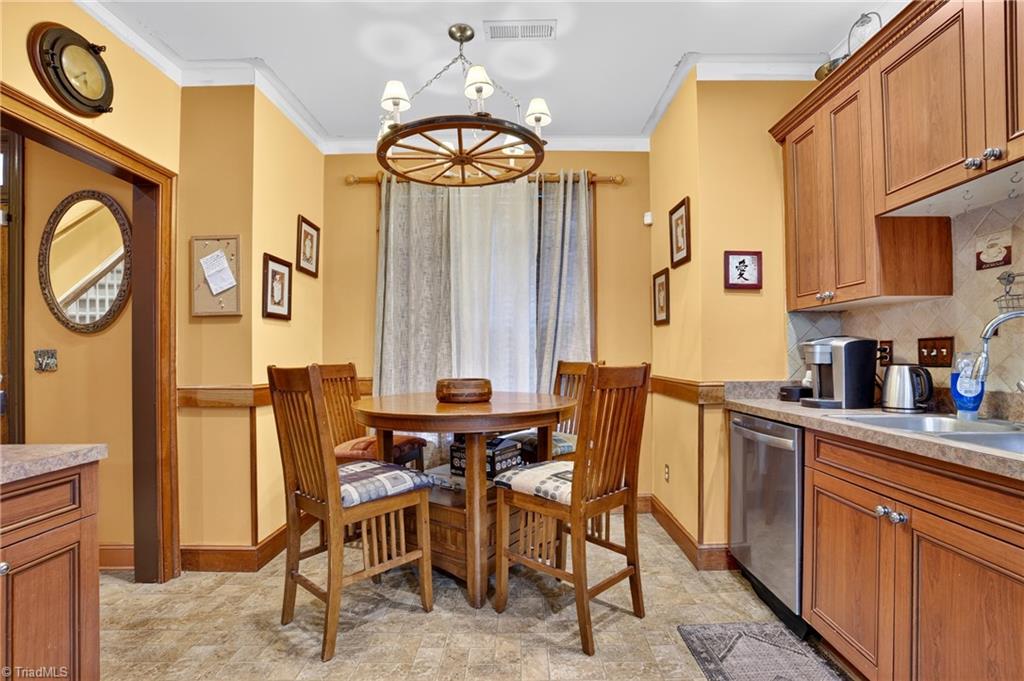 8 Nandina Drive Property Photo 5