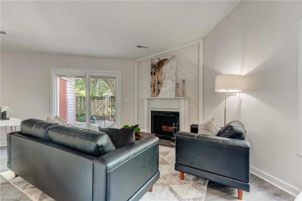 2627 Cottage Place Property Photo 4