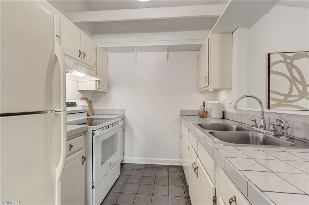 2627 Cottage Place Property Photo 7