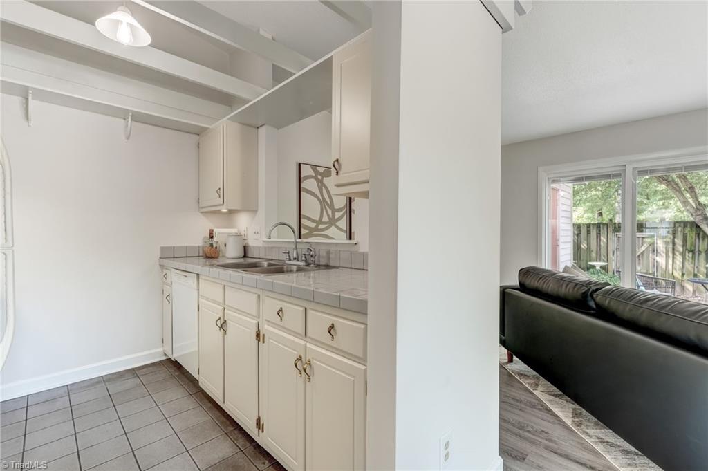 2627 Cottage Place Property Photo 8