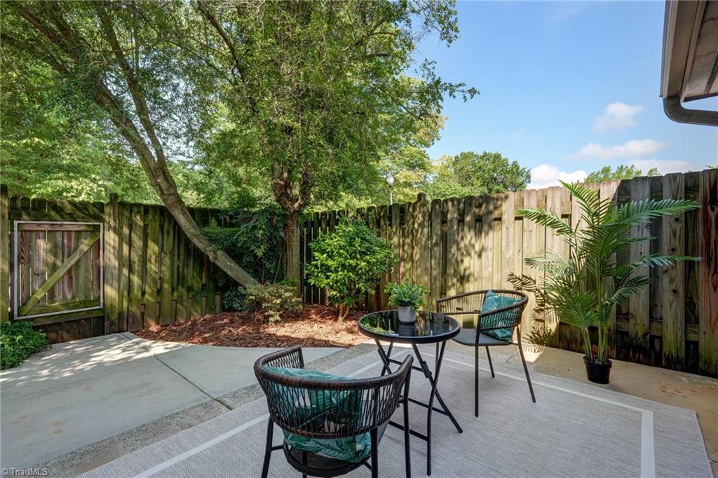 2627 Cottage Place Property Photo 17