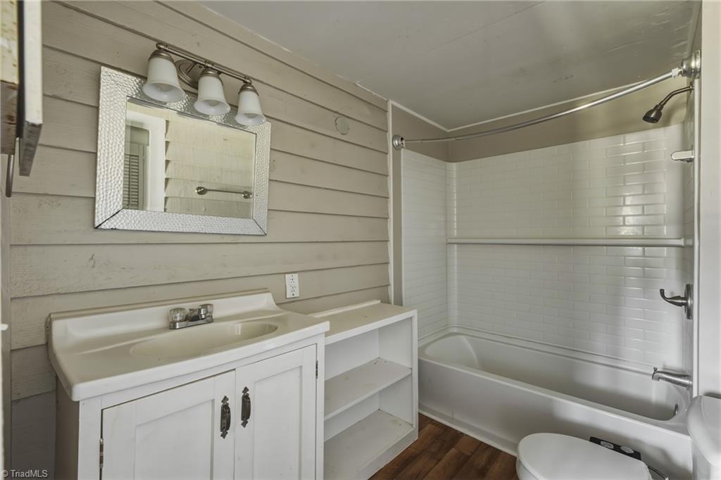 4956 Thom Road Property Photo 8