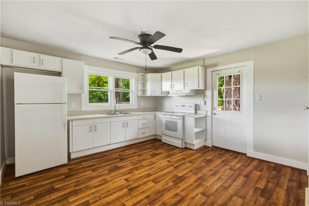 4956 Thom Road Property Photo 10