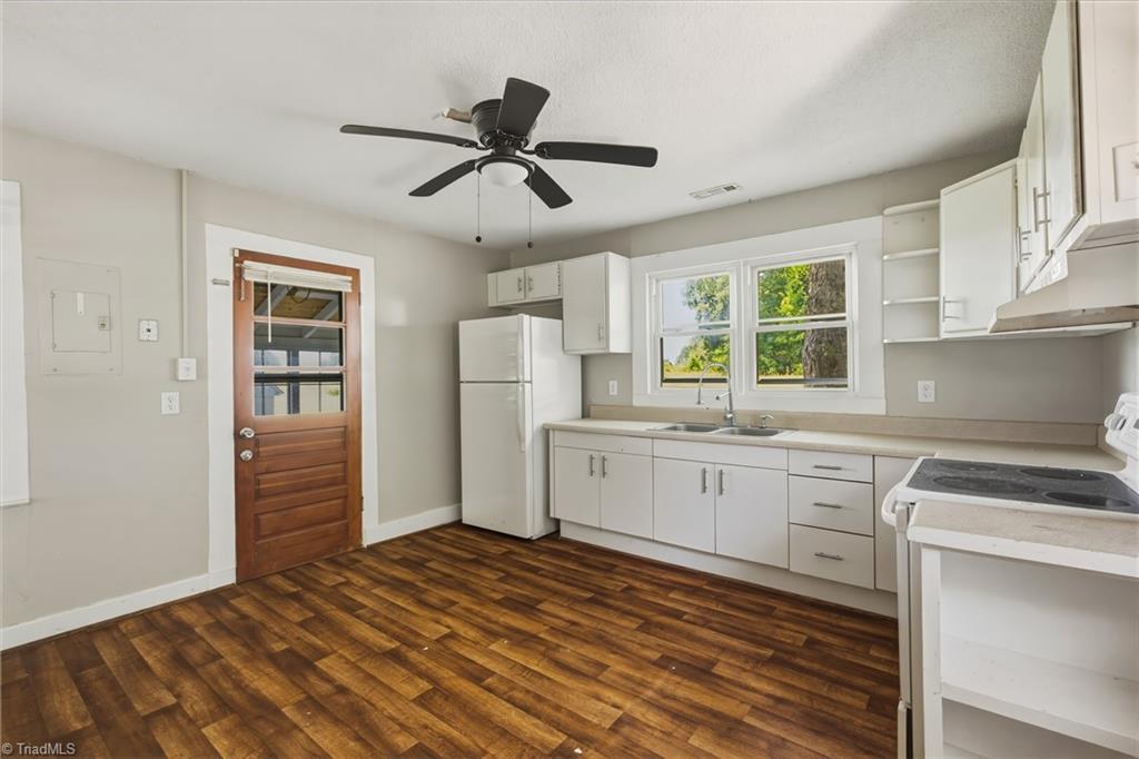 4956 Thom Road Property Photo 11