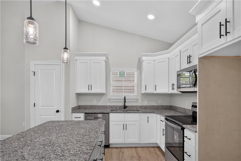 687 Deadmon Road Property Photo 18