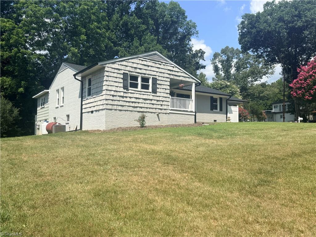 555 Shady Lane Property Photo 3