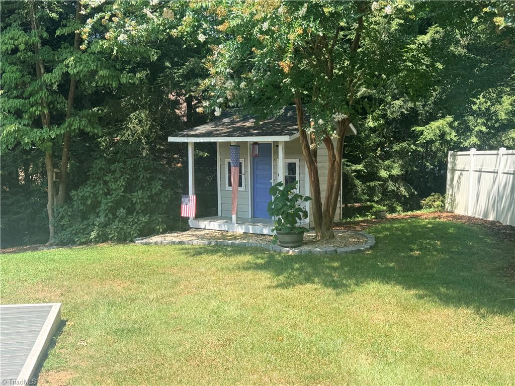 555 Shady Lane Property Photo 5