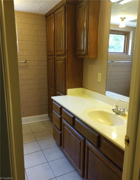 606 Willowmoore Avenue Property Photo 31