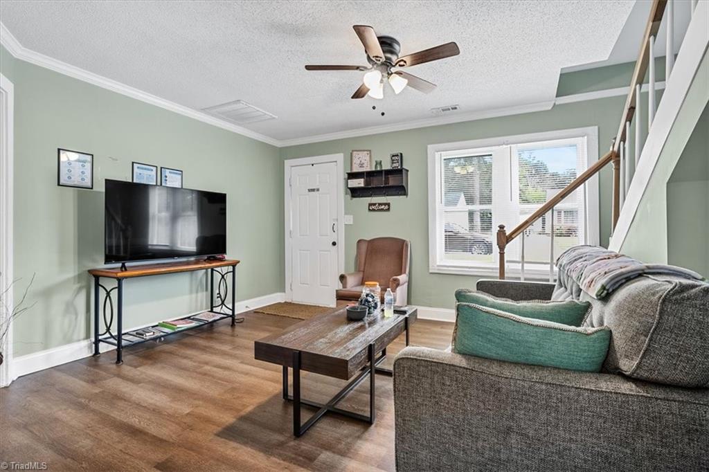 226 Friendly Avenue Property Photo 8