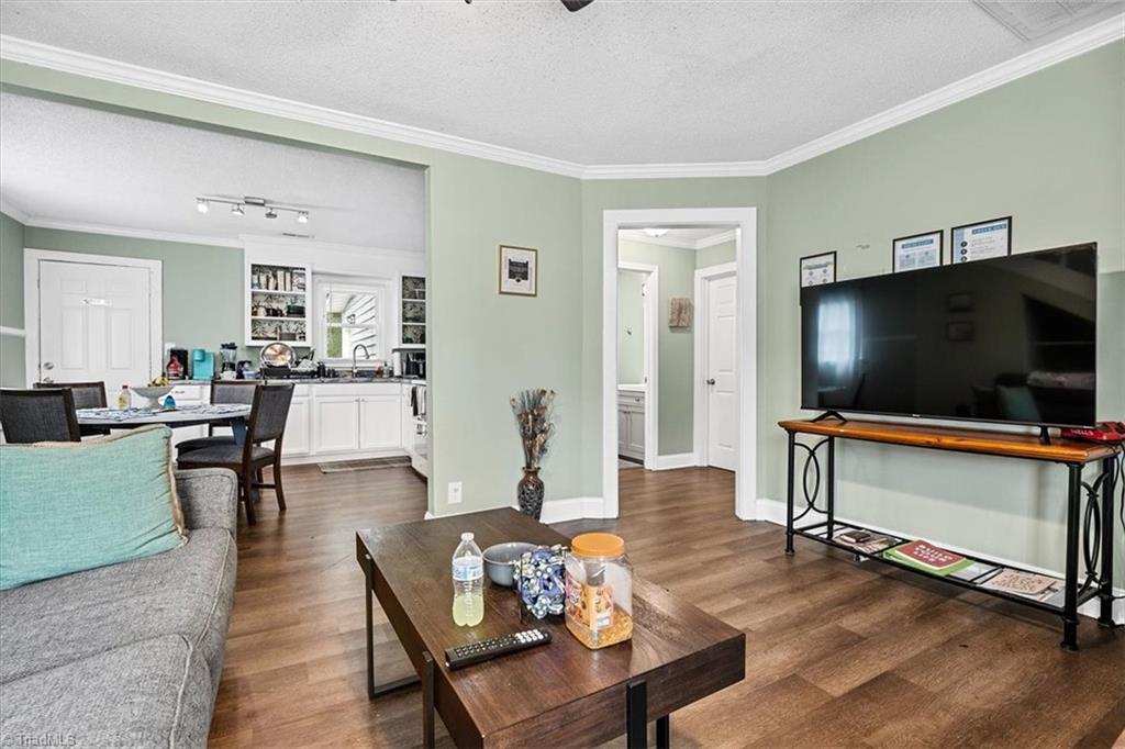 226 Friendly Avenue Property Photo 9