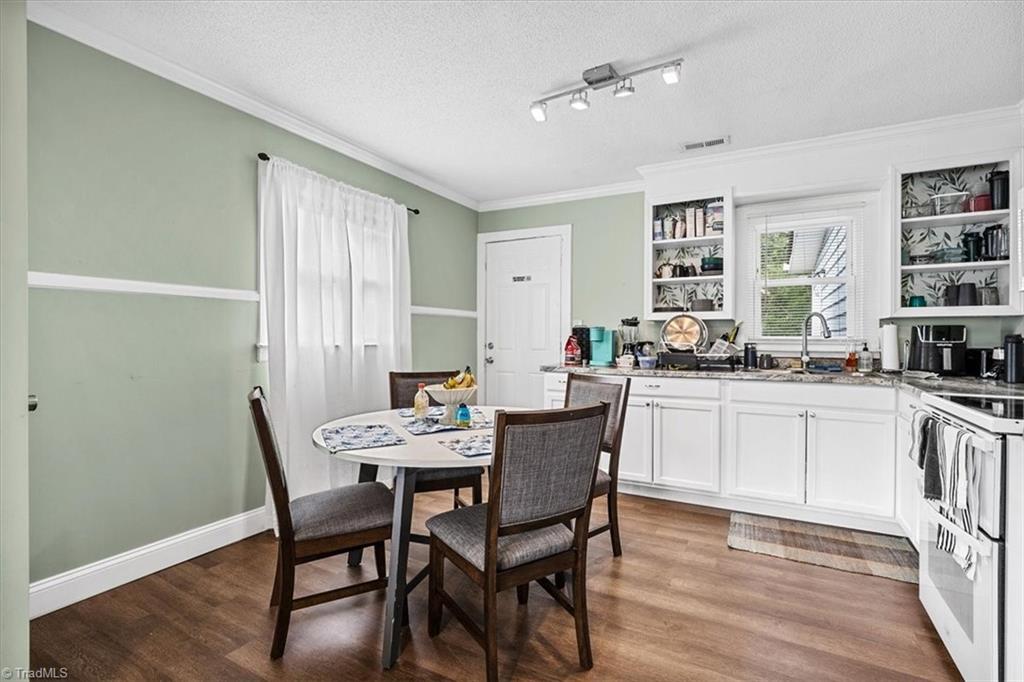 226 Friendly Avenue Property Photo 13