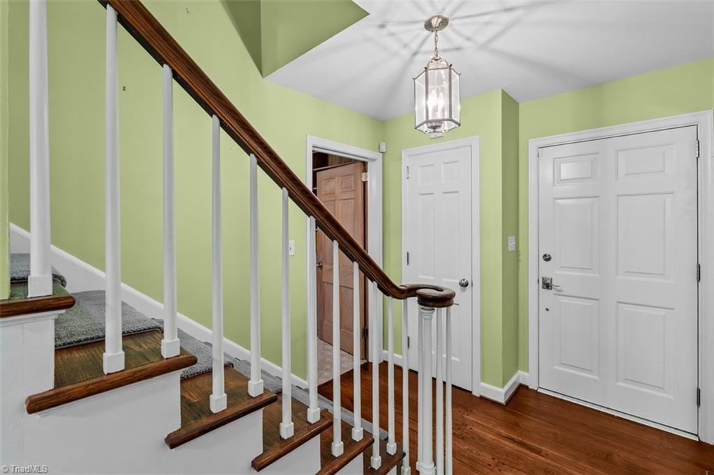 809 Hillcrest Drive Property Photo 4