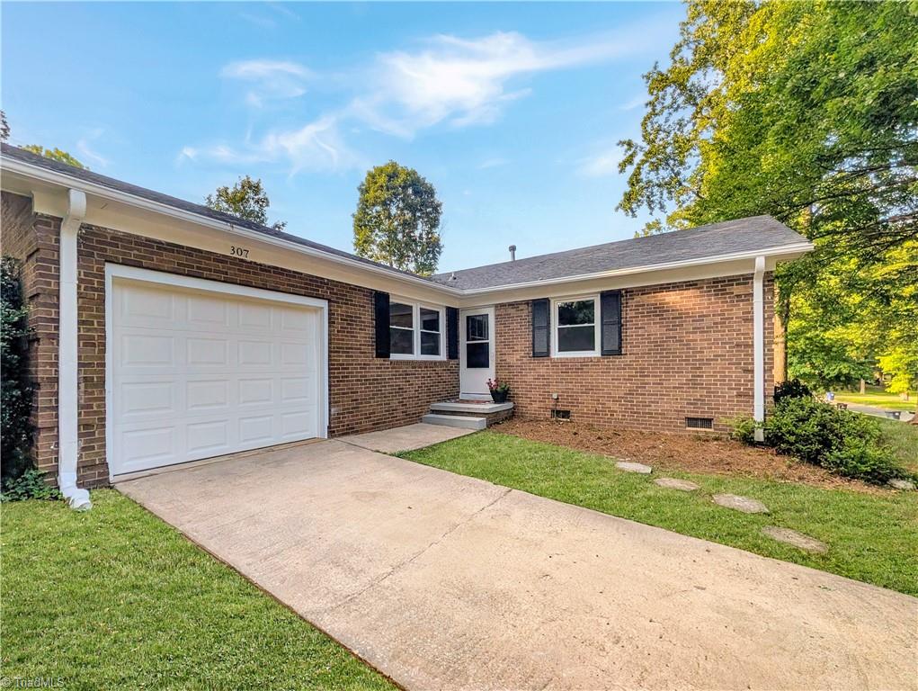 307 Foxcroft Drive Property Photo 1