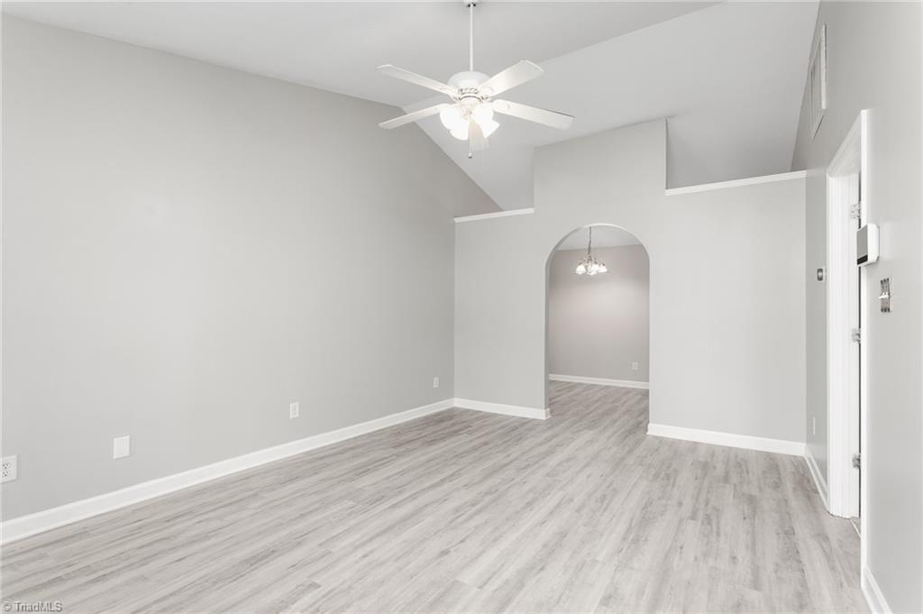 4025 Gloria Ridge Property Photo 6
