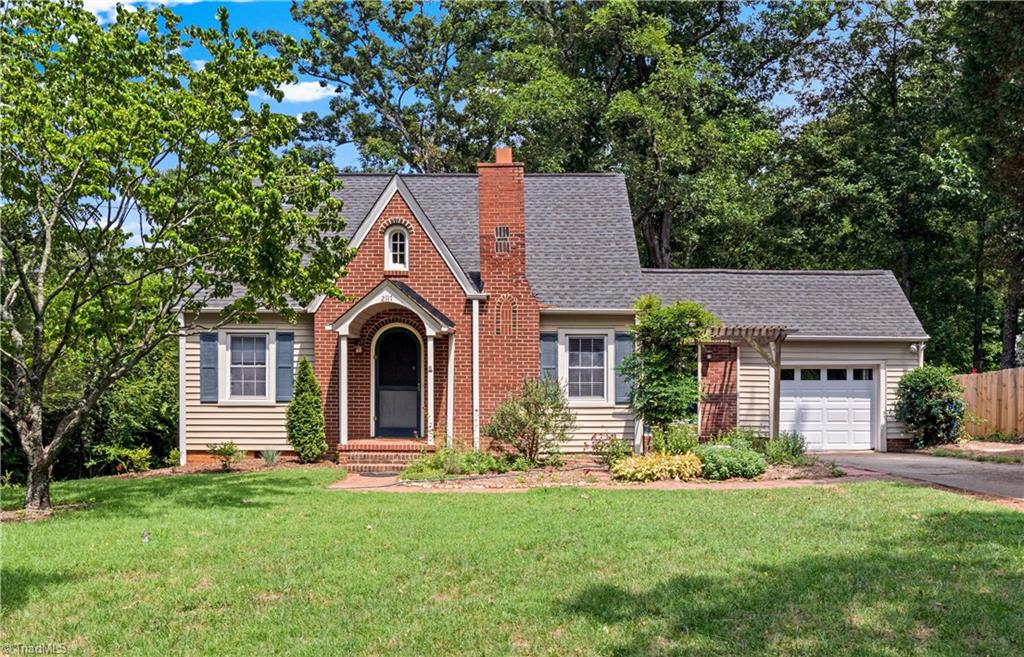 2117 N Peace Haven Road Property Photo 1