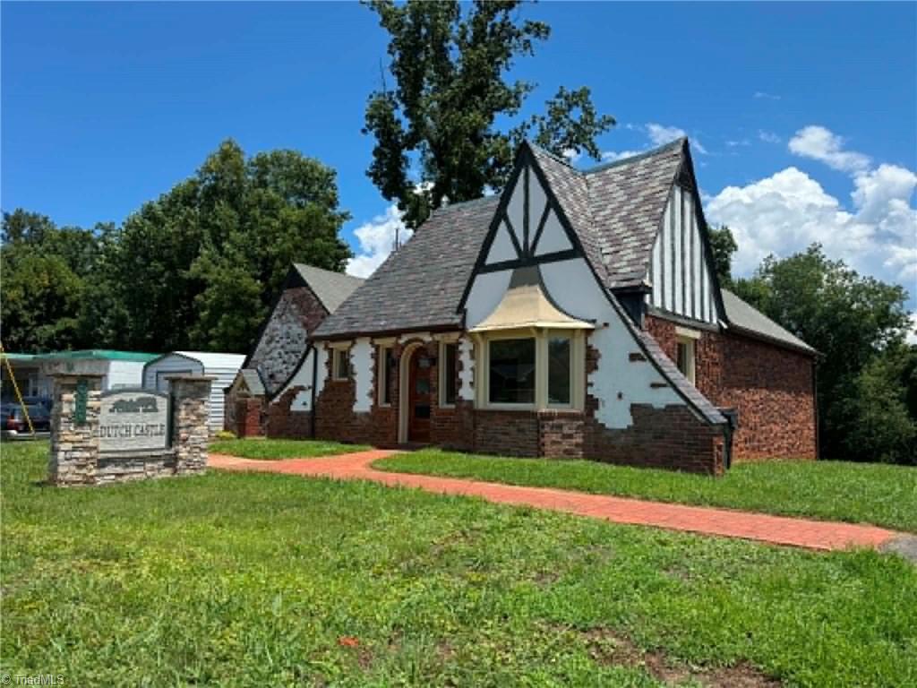 656 N Bridge Street Property Photo 1