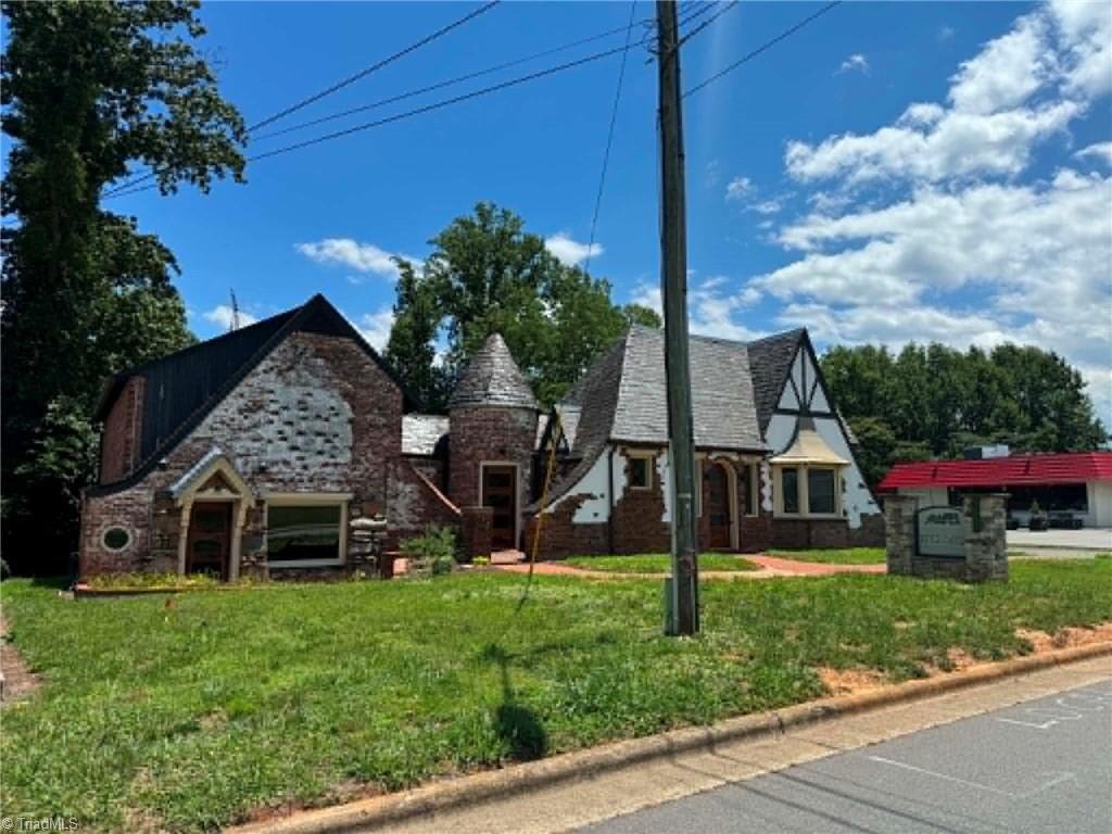 656 N Bridge Street Property Photo 3