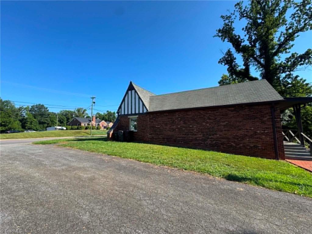 656 N Bridge Street Property Photo 8