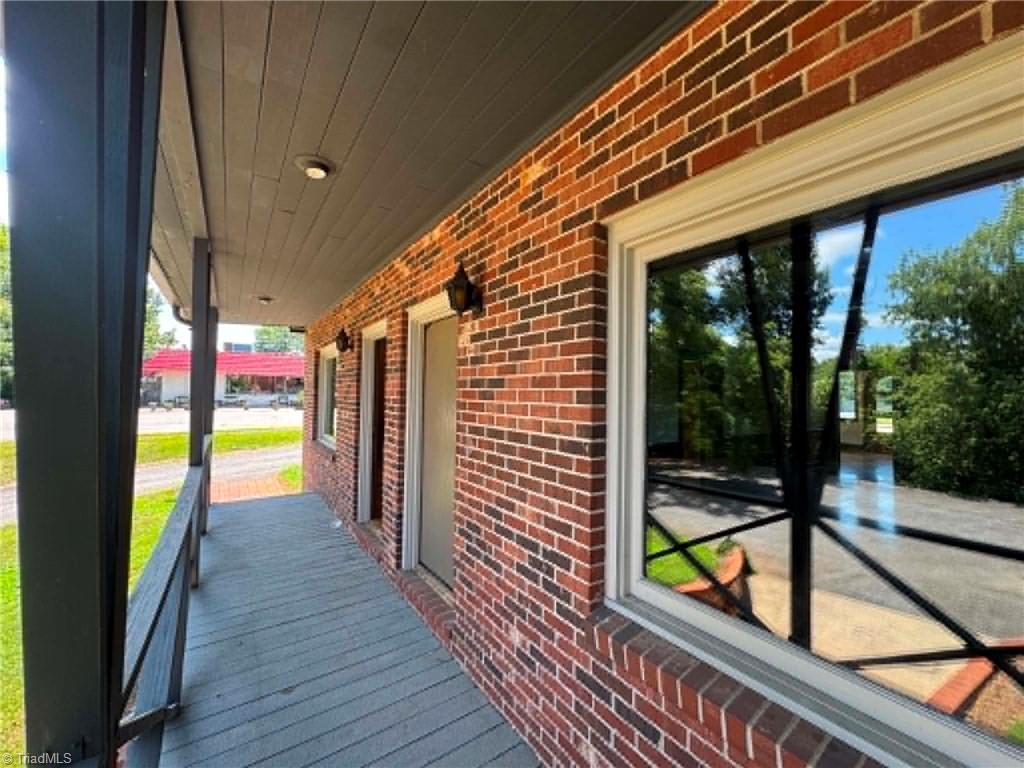 656 N Bridge Street Property Photo 28