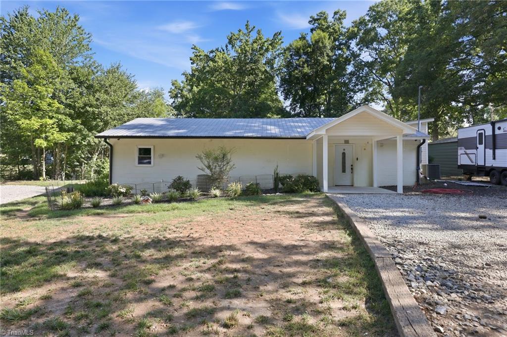 901 Decker Road Property Photo 1