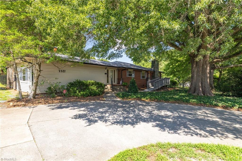 1327 Cox Avenue Property Photo 6