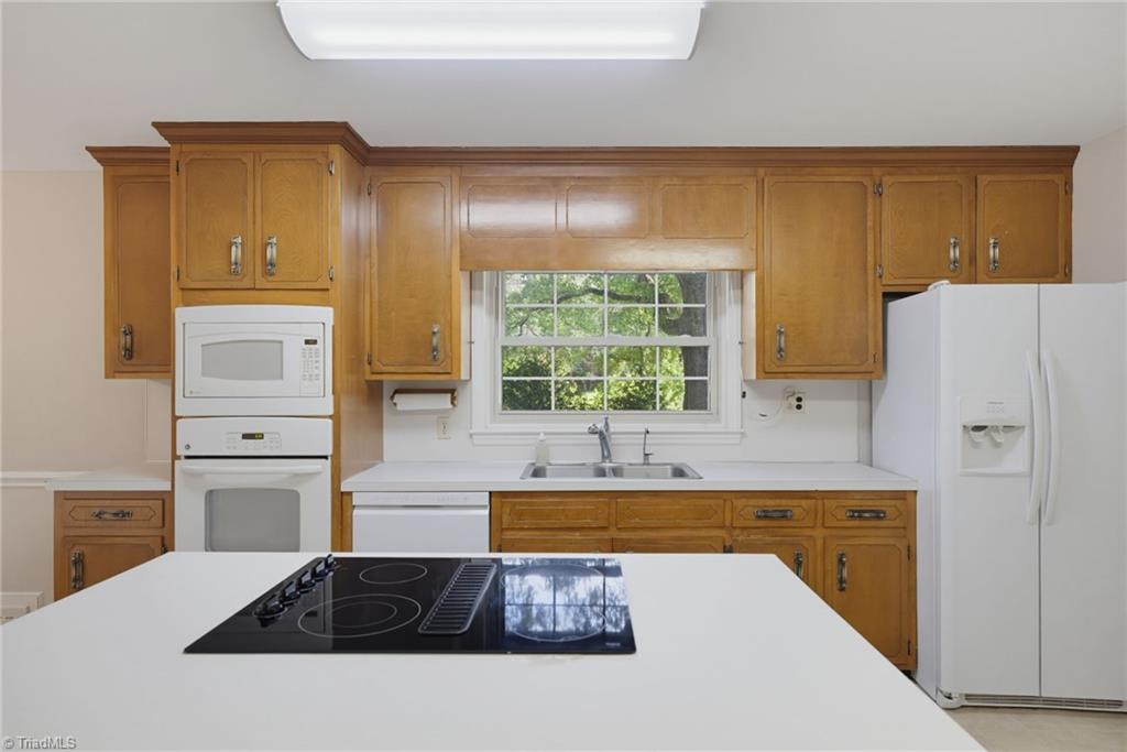 1327 Cox Avenue Property Photo 12