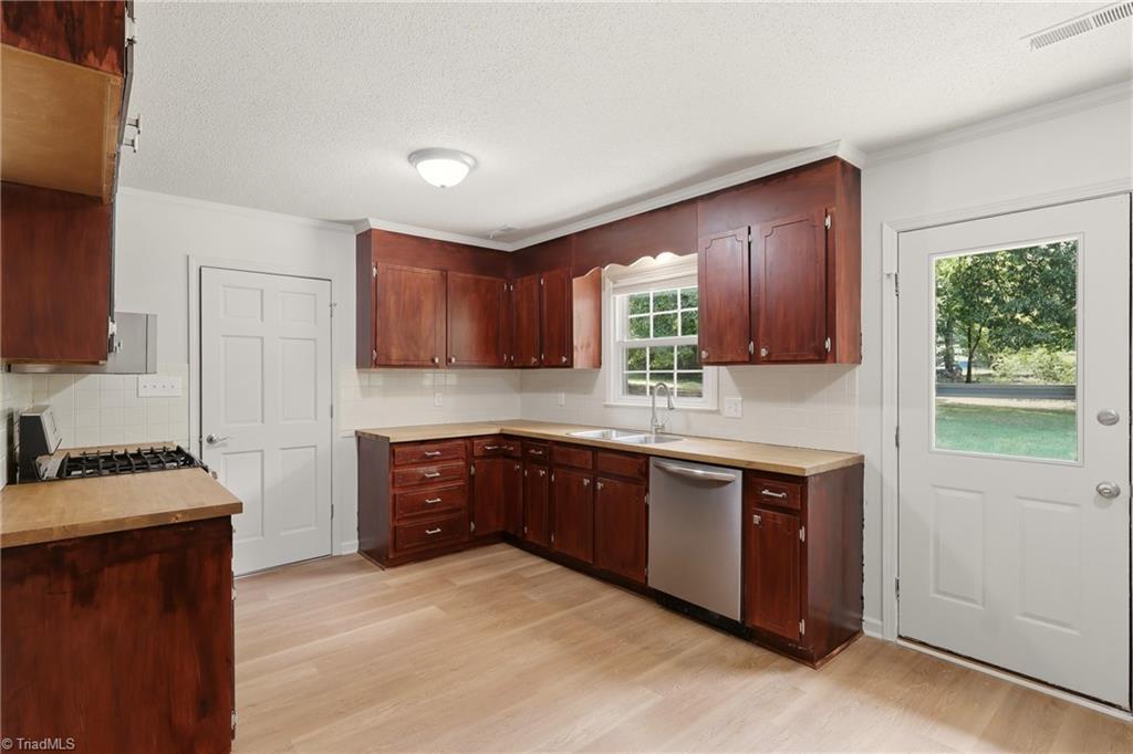 4105 Deer Track Court Property Photo 6