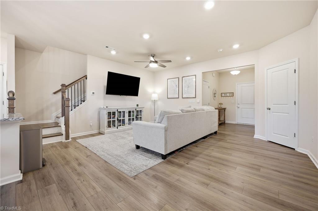 3703 Feltham Lane Property Photo 4