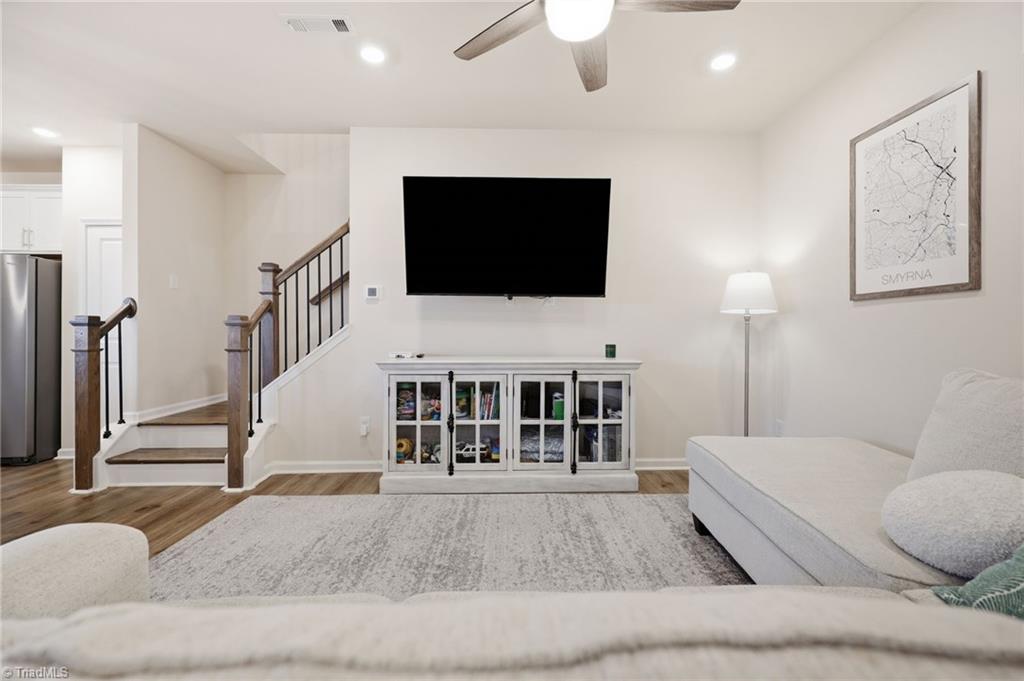 3703 Feltham Lane Property Photo 6