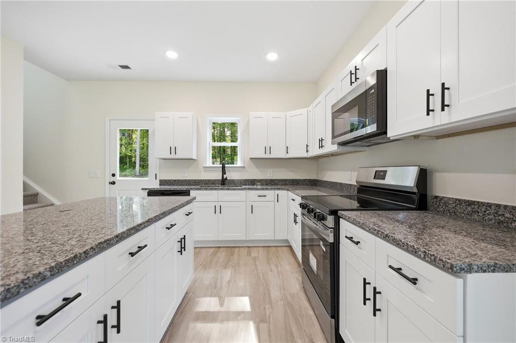 120 Maplewood Avenue Property Photo 8
