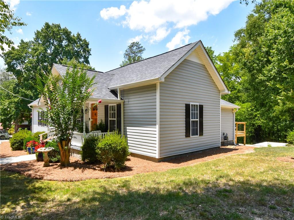 681 Sanford Avenue Property Photo 4