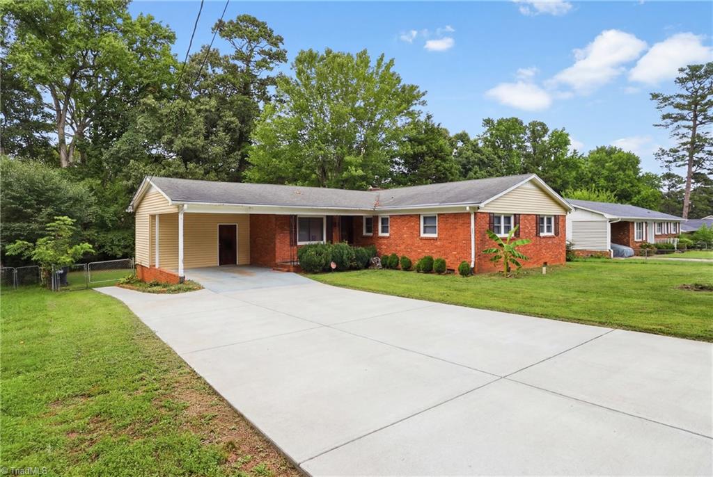 1609 Seven Oaks Place Property Photo 2