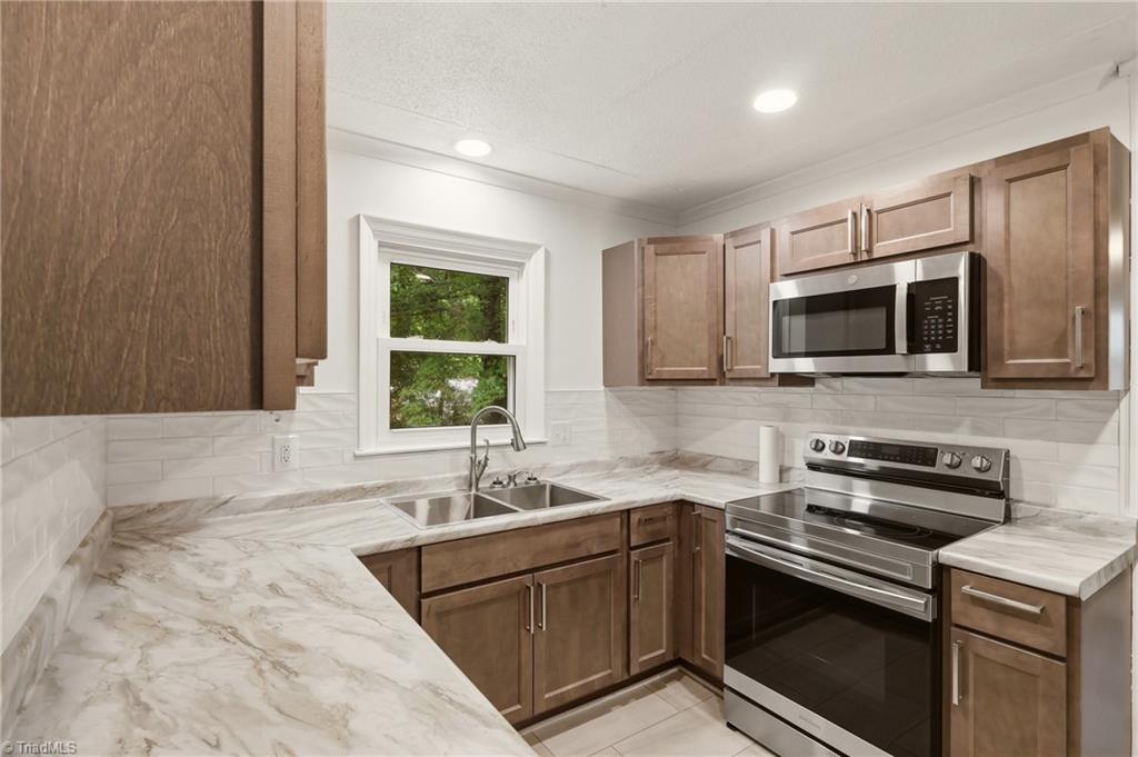 1609 Seven Oaks Place Property Photo 11