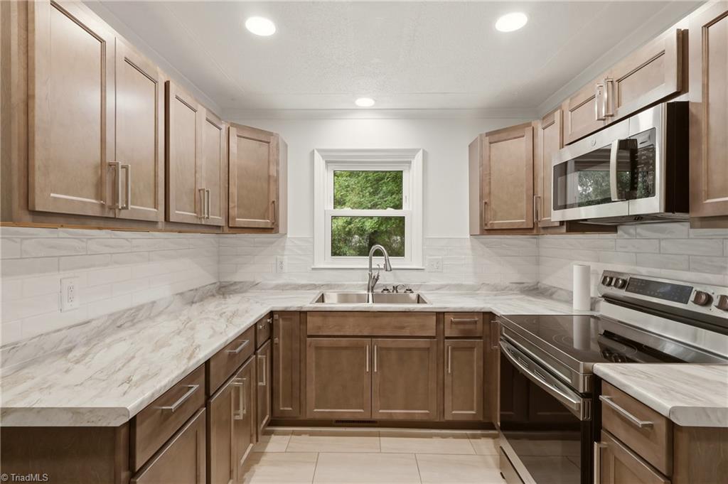 1609 Seven Oaks Place Property Photo 12