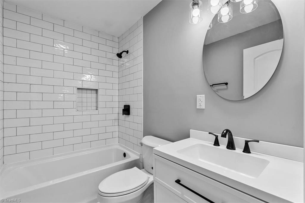 2301 Maple Street Property Photo 9