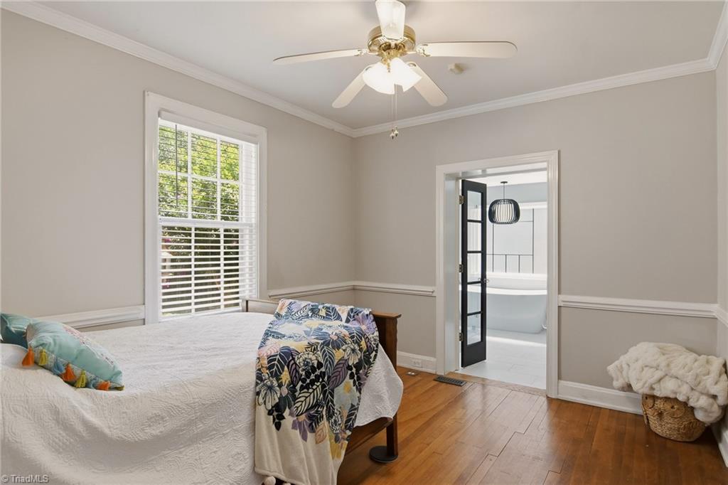 2209 W Friendly Avenue Property Photo 14