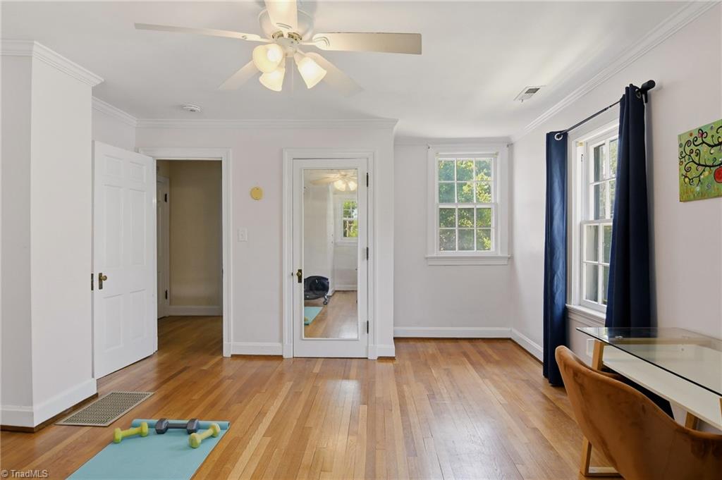 2209 W Friendly Avenue Property Photo 22