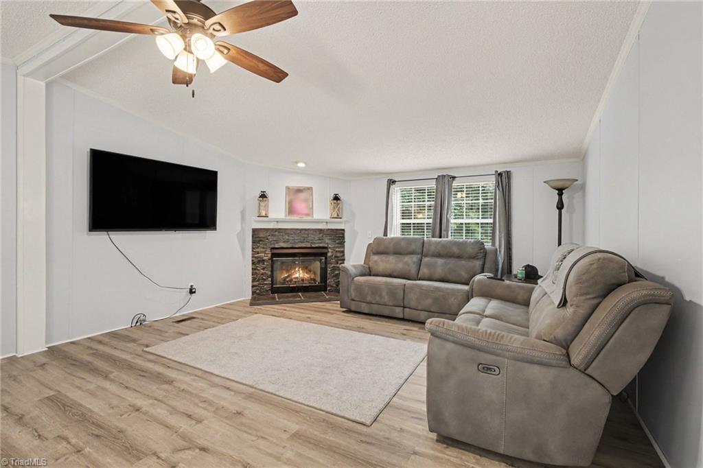 2298 Ray Loop Road Property Photo 4