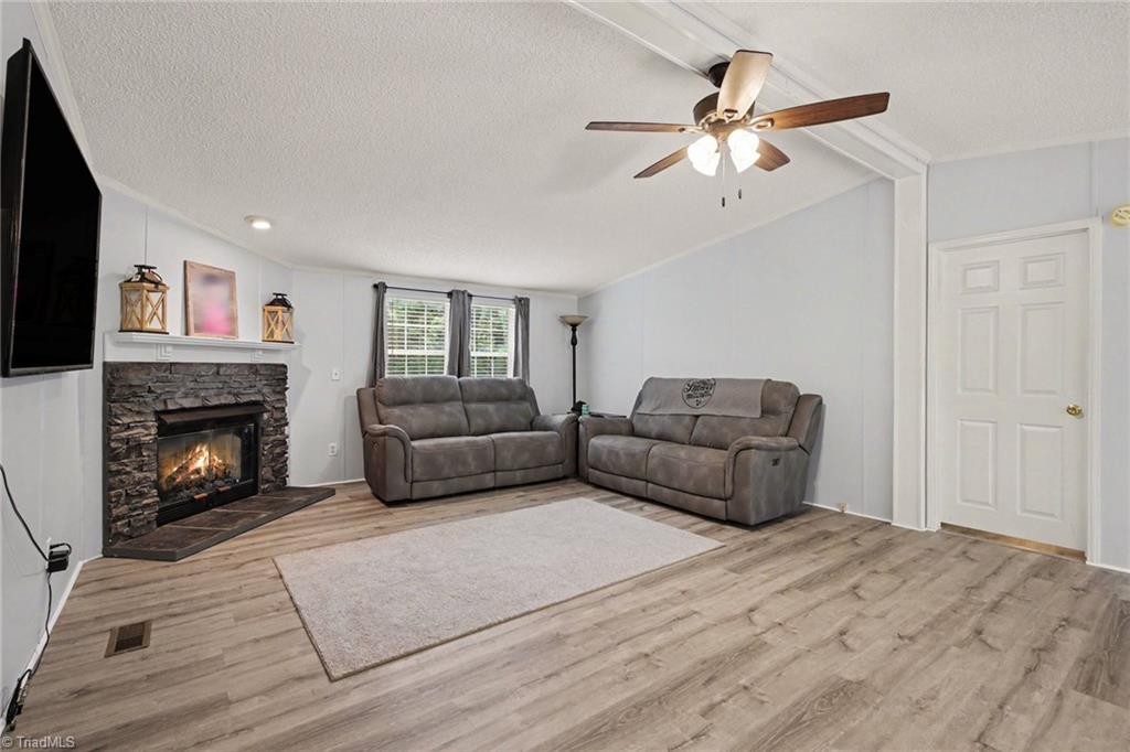 2298 Ray Loop Road Property Photo 5