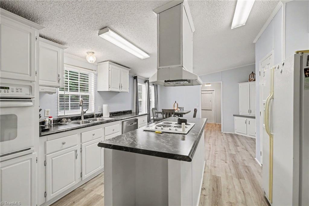 2298 Ray Loop Road Property Photo 9