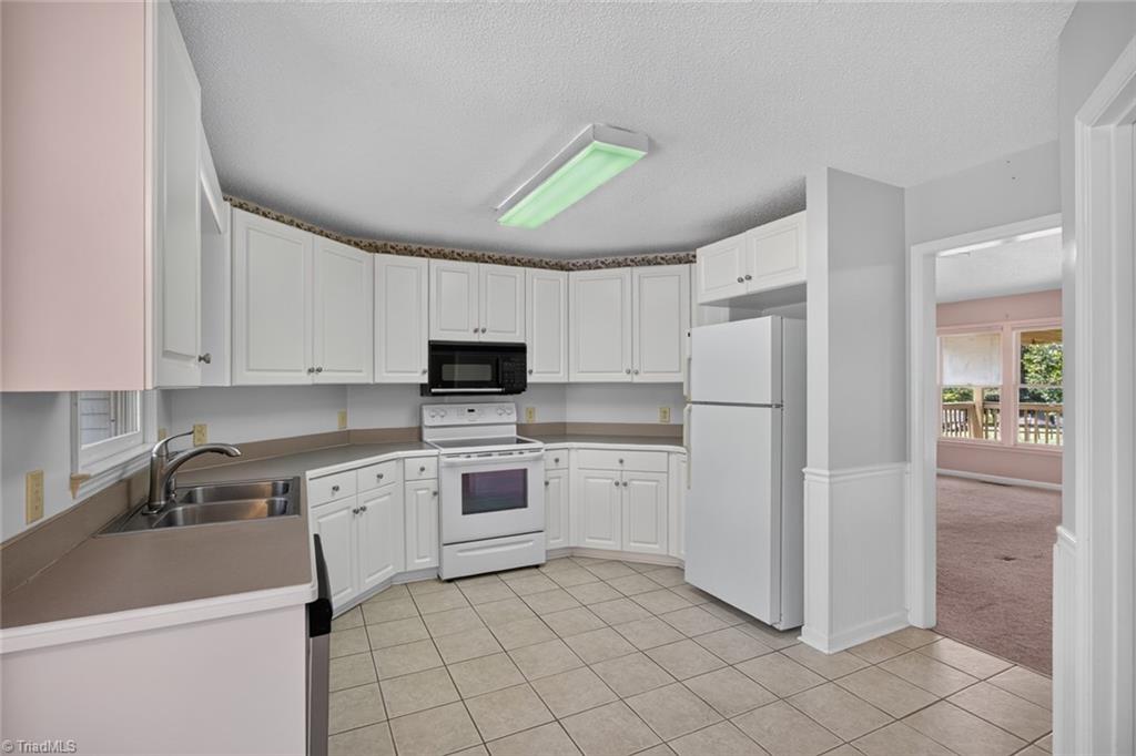 5493 Rolling Meadows Road Property Photo 11