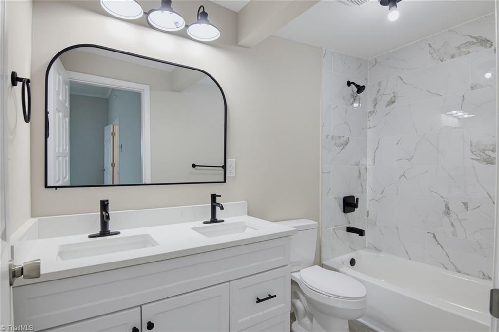 527 Denny Street Property Photo 13